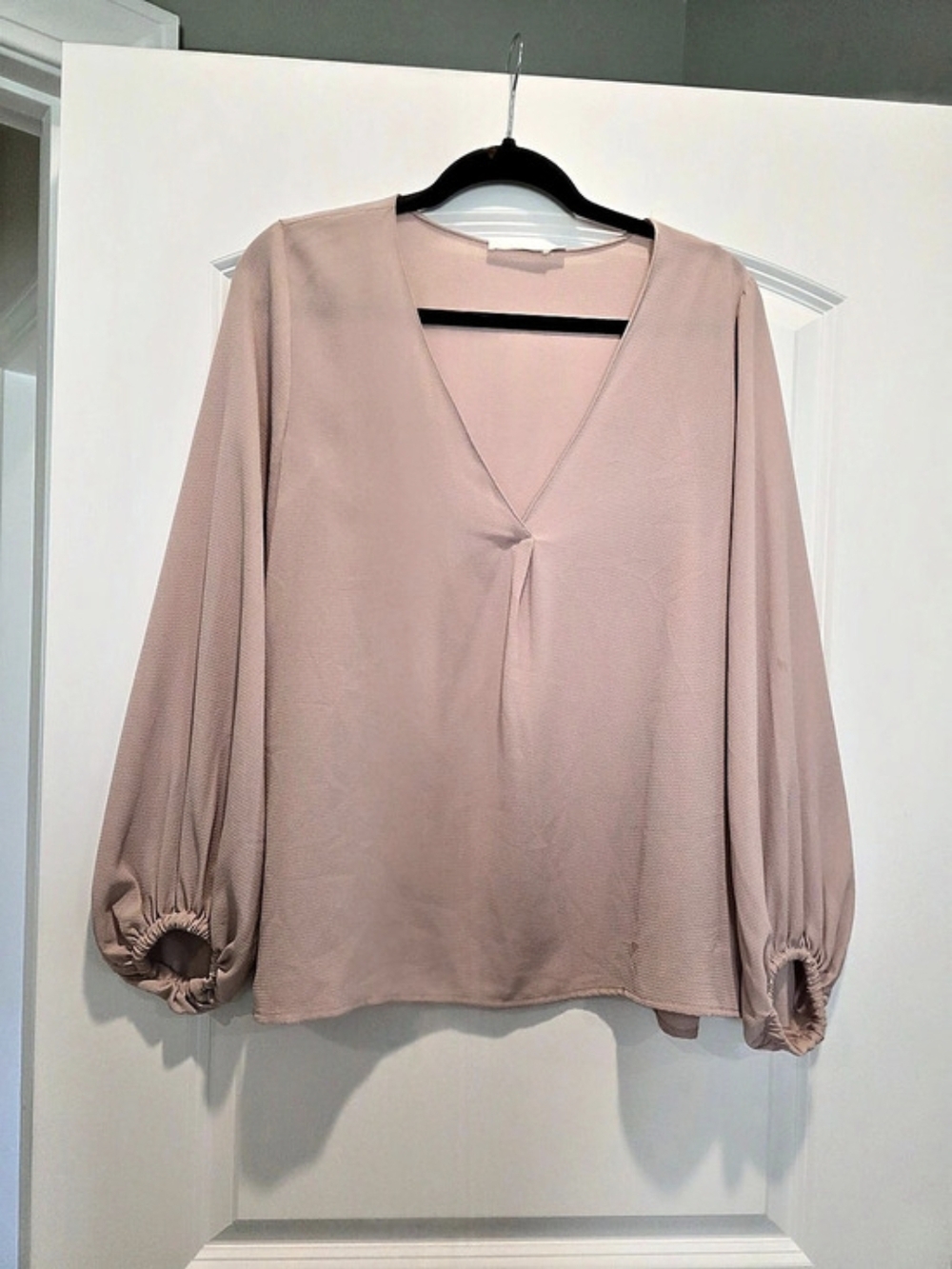 Lush V-Neck Blouse in Pink Size Medium Like New